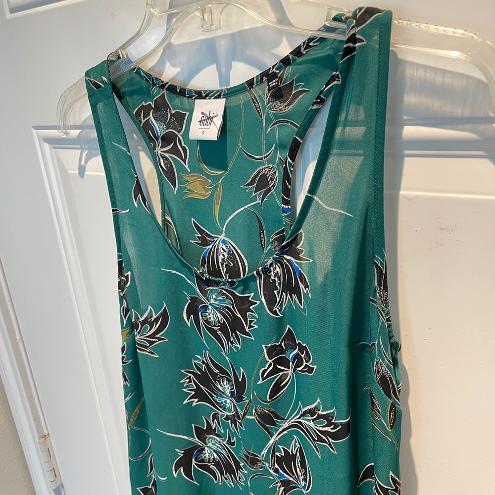 Cabi Floral Green Black White Flowy Peplum Racerback Sleeveless Top Size Small - Picture 8 of 10